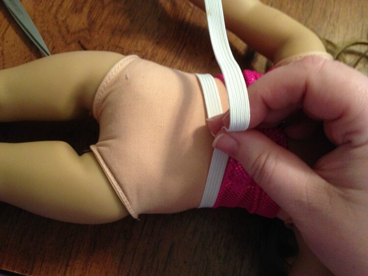 Measure the waist of your doll