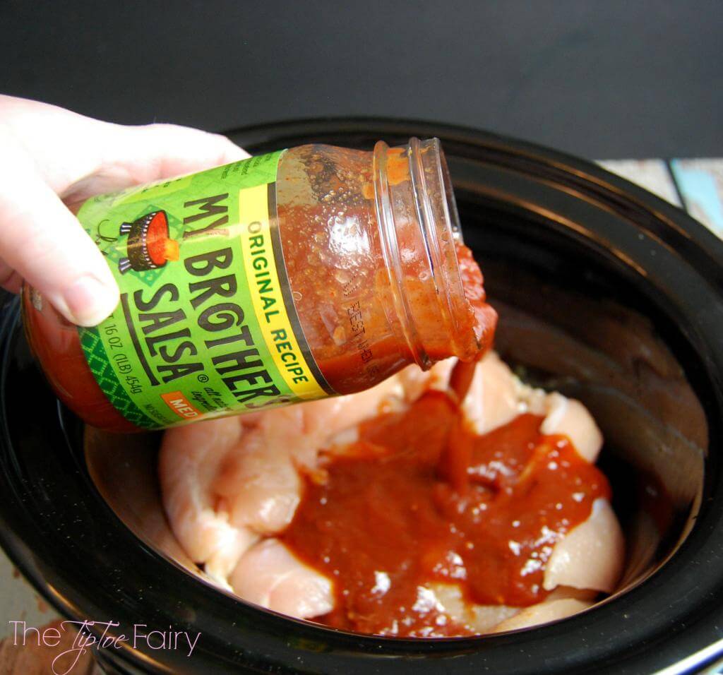 Pour an entire jar of salsa over the chicken breasts in the slow cooker. 