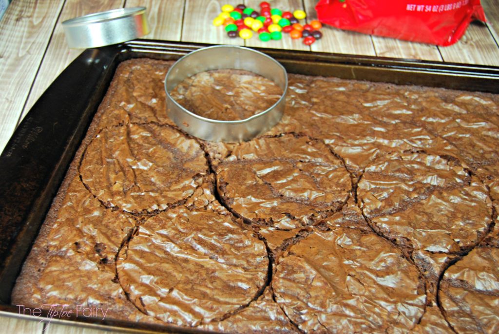 Basketball Brownie Cookies with Skittles - Dunk the Rainbow, Taste the Rainbow #SkittlesTourney #ad| The TipToe Fairy