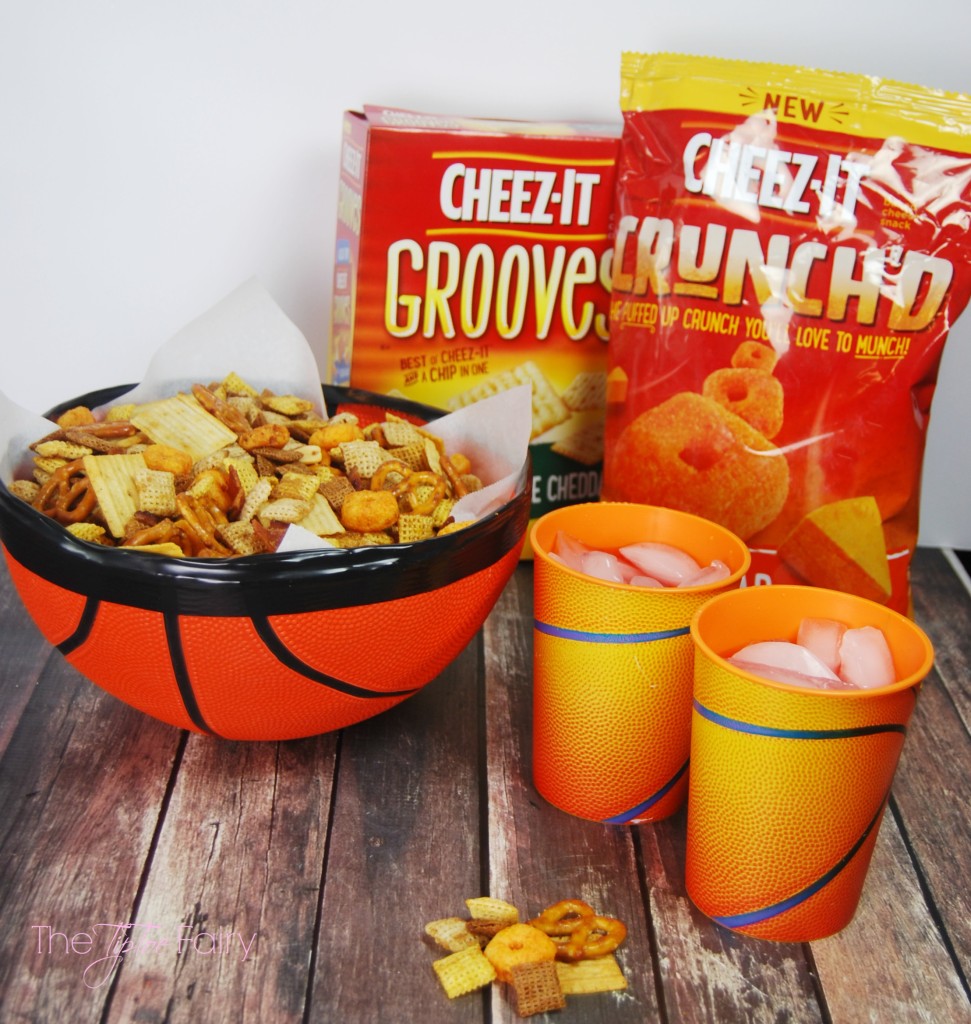 Make a DIY Basketball Bowl and fill it with Homemade Cheez-It Bacon Snack Mix for a fun game time snack! #BigGameSnacks #CRUNCHD #Ad @Walmart | The TipToe Fairy