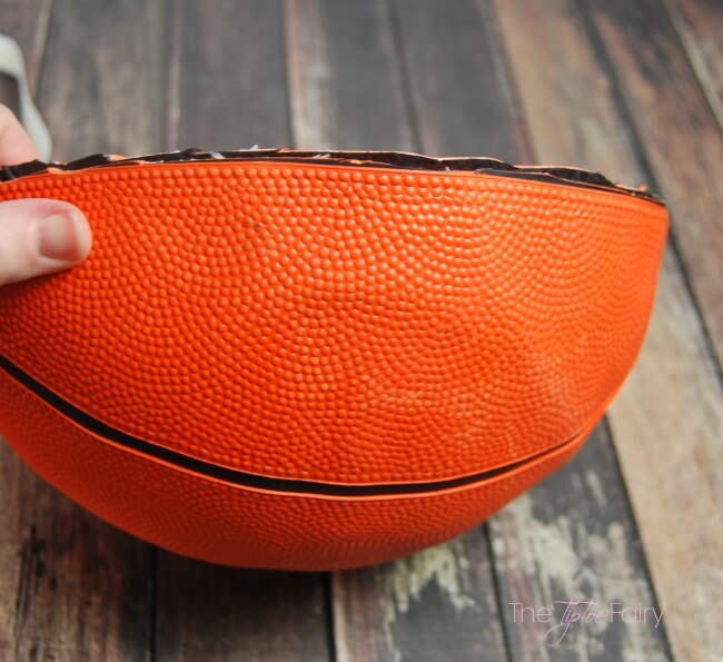 Make a DIY Basketball Bowl and fill it with Homemade Cheez-It Bacon Snack Mix for a fun game time snack! #BigGameSnacks #CRUNCHD #Ad @Walmart | The TipToe Fairy