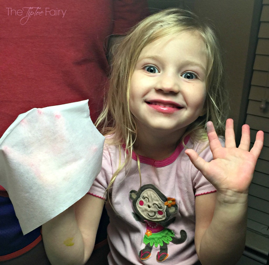 Easy & Edible Pudding Cup Finger Paints - made in seconds! The TipToe Fairy #ad #PurellWipes