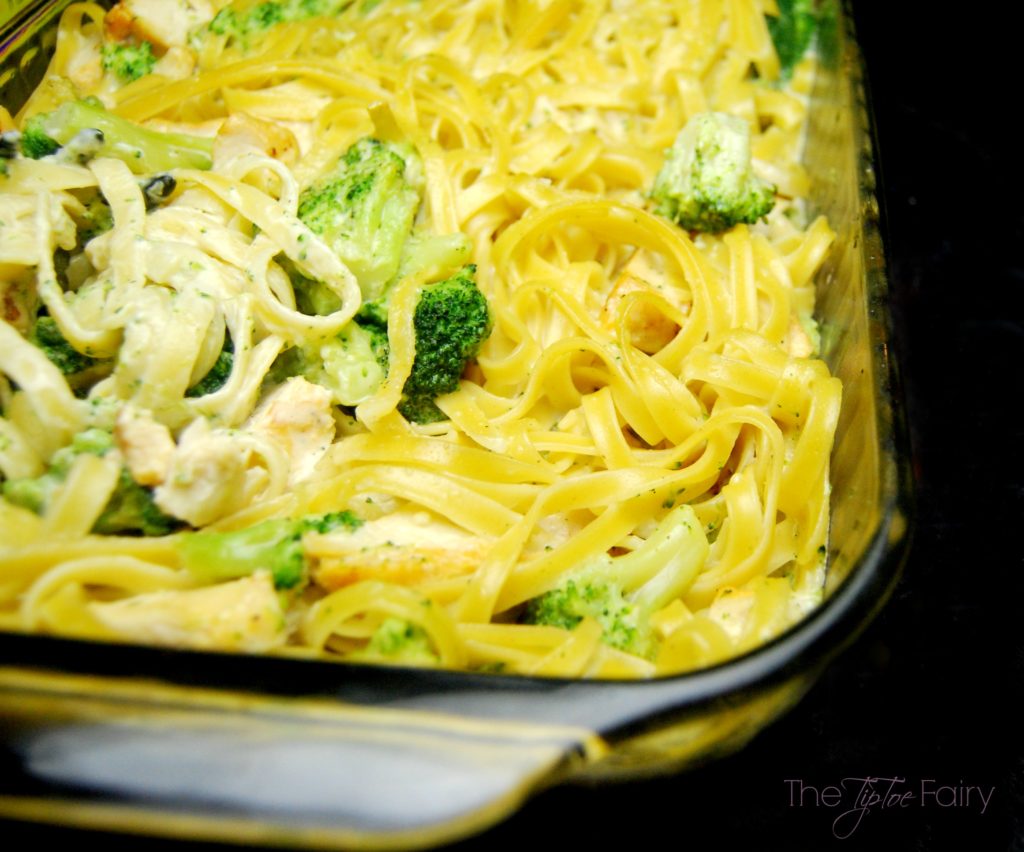 Have a Saucesome good time with Ragú®. Check out my delicious spin on their recipe with my Chicken Broccoli Alfredo Bake | The TipToe Fairy #Saucesome @Ragu