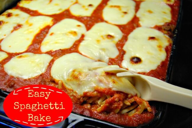 Easy Baked Spaghetti Casserole - my absolute favorite comfort food dish! | The TipToe Fairy