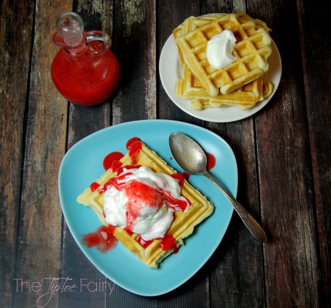 Get ready for summer with these delicious Belgian Waffle Strawberry Sundaes - make your own fresh strawberry sauce with the blender!! | The TipToe Fairy #SunsOutSpoonsOut #ad