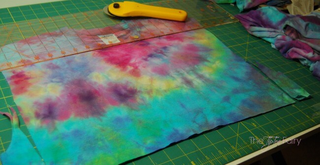 Learn Low Water Immersion Technique with this tutorial and make an upcycle tie dyed maxi skirt! | The TipToe Fairy | #TieDyeYourSummer @ilovetocreate