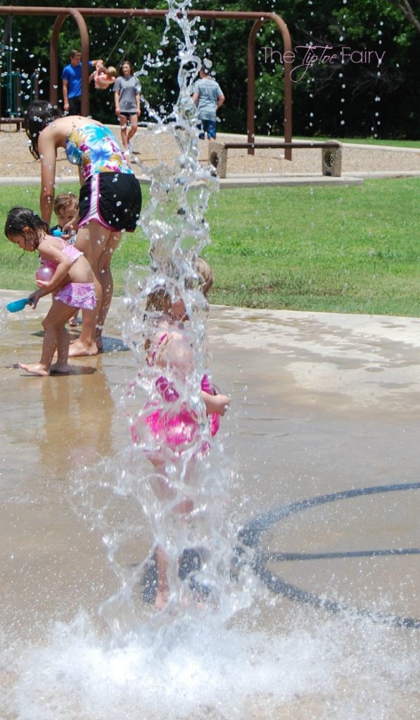 Are you applying sunscreen correctly? Come check out easy tips for sunscreen use! Banana Boat® Keeps You Covered at the Splash Pad and more! #BBBestSummerEver @bananaboat | The TipToe Fairy #ad