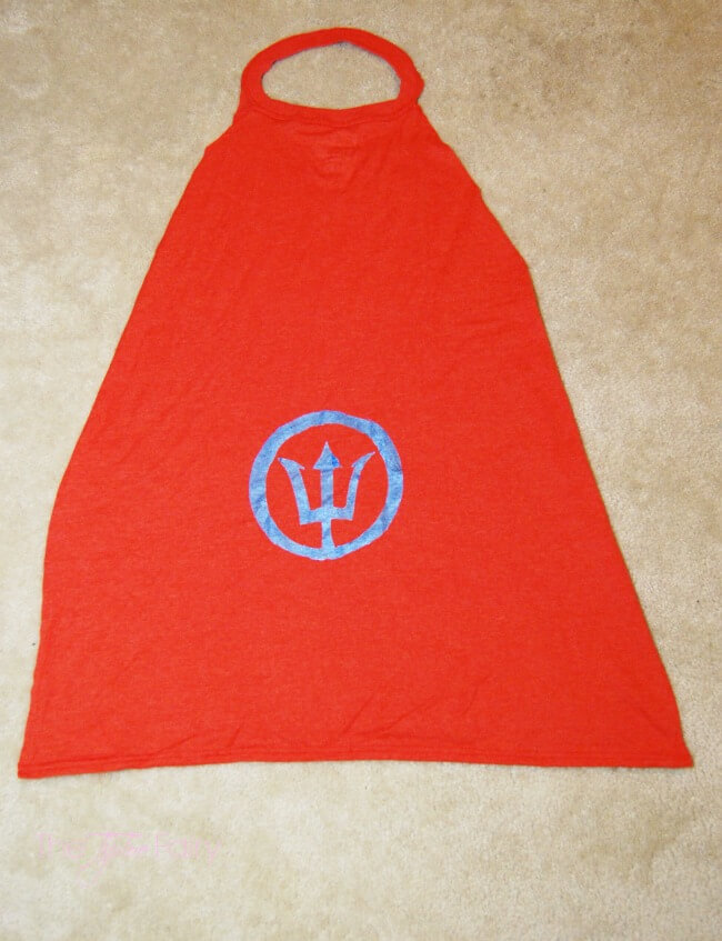 Make an upcycled cape from old t-shirts. Stencil it with a superhero logo with Glad Press'n Seal #ad #pmedia #pressnsealhacks @gladproducts @Walmart | The TipToe Fairy