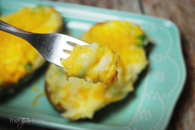 Grilled Cheesy Broccoli Baked Potatoes with @VELVEETA @LiquidGold. Perfect for a barbecue side dish! #LiquidGold5 #ad | The TipToe Fairy