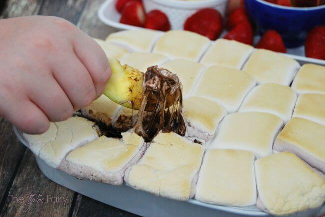 S'Mores Caramel Dip made on the Grill! @kraftfoods #ad #FireUpTheGrill | The TipToe Fairy