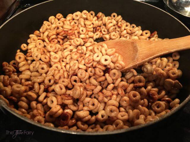 Hot Buttered Cheerios - perfect for a Netflix binge or movie watching -- with a secret ingredient! | The TipToe Fairy