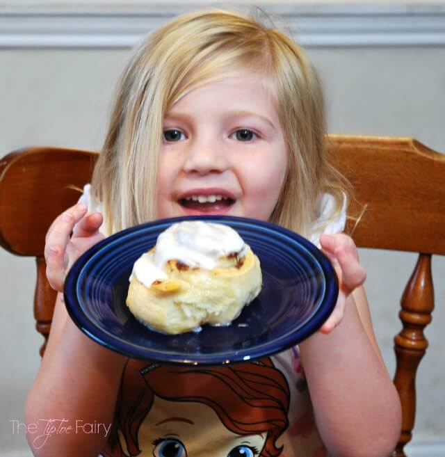 Weekend Breakfast with Pillsbury™ Grands! Cinnamon Rolls - easy for kids to make! @Pillsbury #ad | The TipToe Fairy