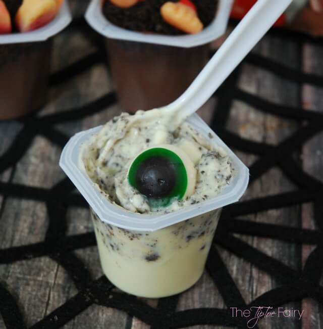 Zombie Pudding Cups - perfect for Halloween parties and snacks! #ad #SpoonfulofFun | The TipToe Fairy
