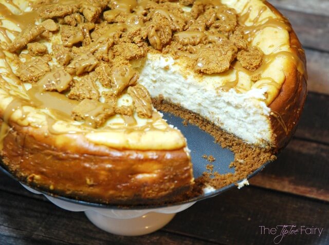 Cookie Butter Cheesecake - an amazing #dessert! #ad #SweetenTheSeason #CookingUpHolidays