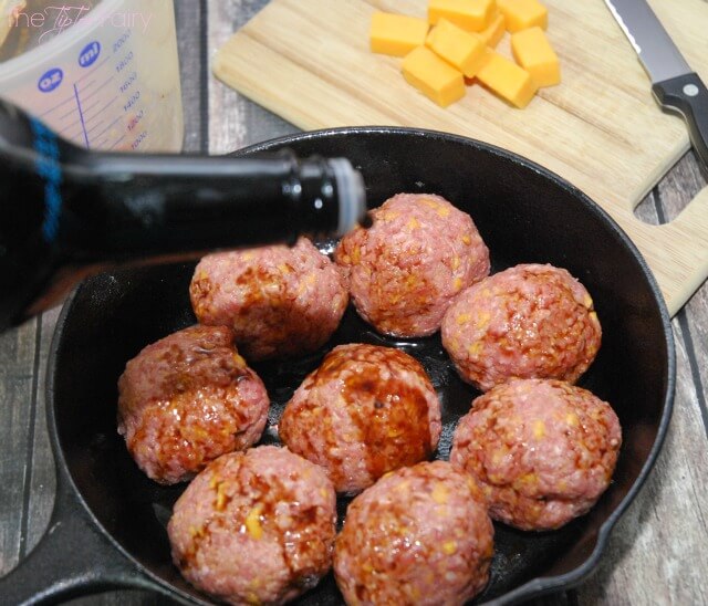 Cheeseburger Skillet Meatballs w a cheesy surprise @GoldfishSmiles AD #GoldFishMix #Walmart