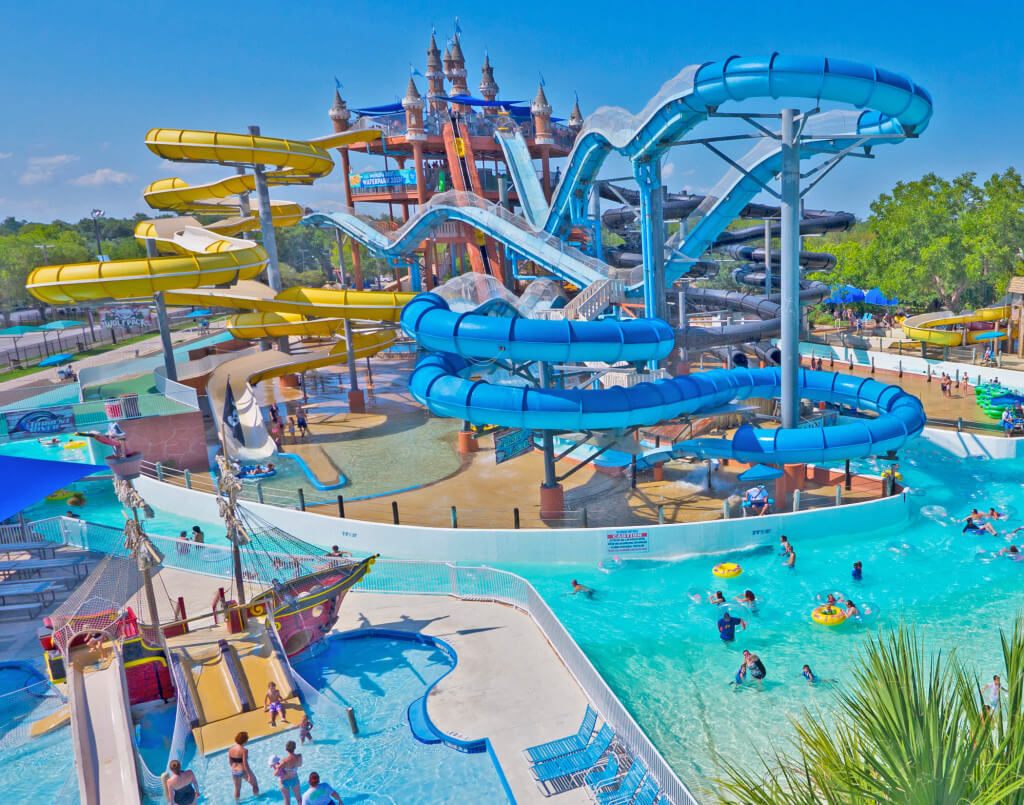 Looking for an affordable getaway for #springbreak? Check out @Schlitterbahn! #BahnLove #ad 