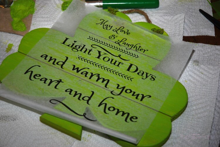 Make a simple Irish Blessing plaque for St Patrick's Day! #DIY #craft #tutorial 