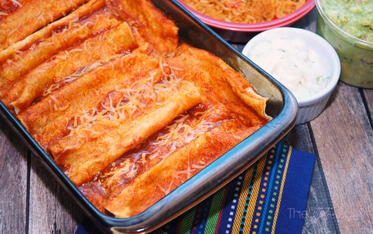 Mom's Cheese & Onion Enchiladas are a favorite for #SundaySupper! #food #foodie