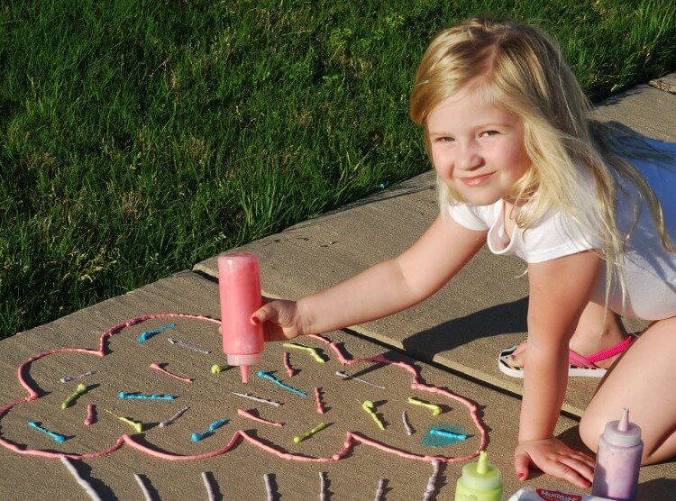 DIY Sidewalk Fizzy Foam Paint