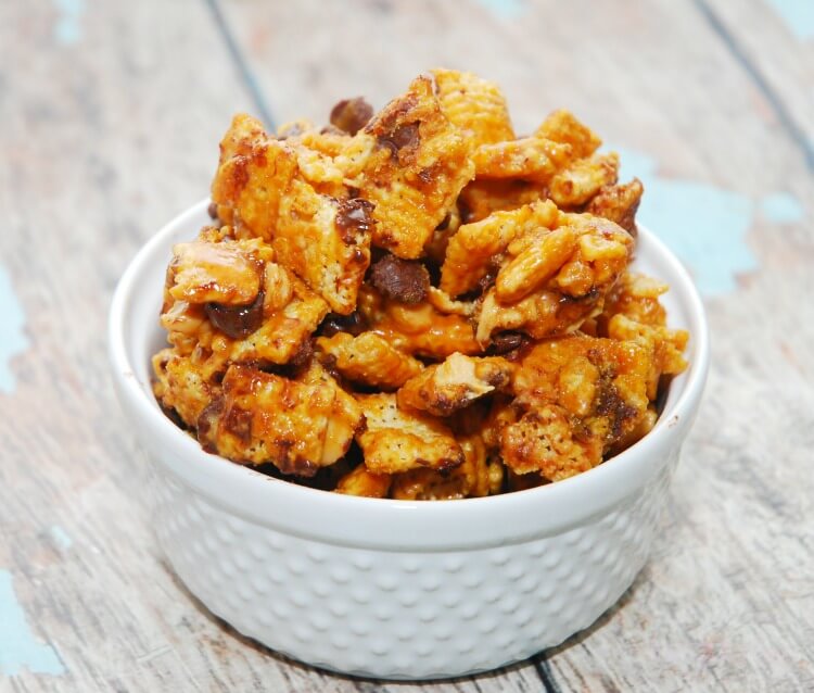 Turtle Peanut Butter Chex Mix will satisfy that sweet tooth! #food #foodie 