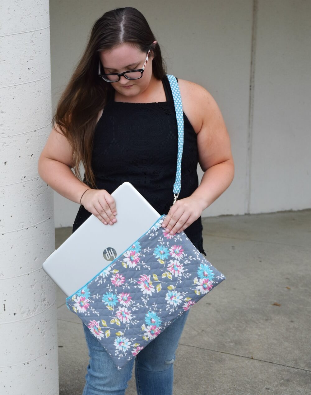 Get #BTSwithHP w/this #easy #DIY Laptop Bag #craft! #ad #backtoschool