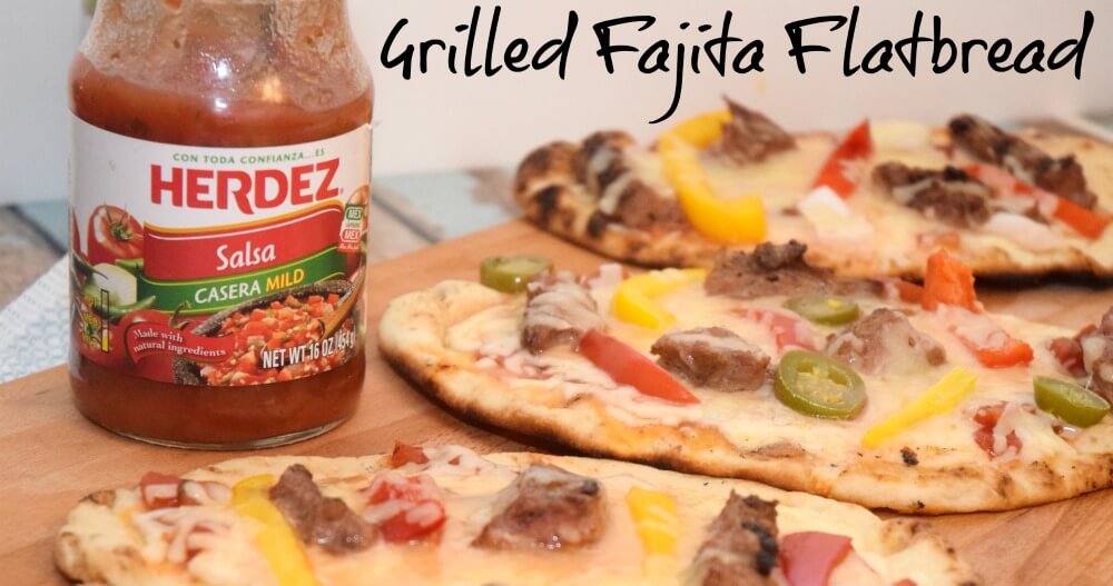 Grilled Fajita Flatbread for tailgating w/ @HerdezBrand & @Walmart! #AuthenticSalsaStyle #ad 
