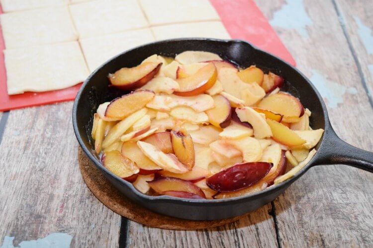 Make this scrumptious Apple Plum Skillet Cobbler for #dessert tonight! #SoFabSeasons