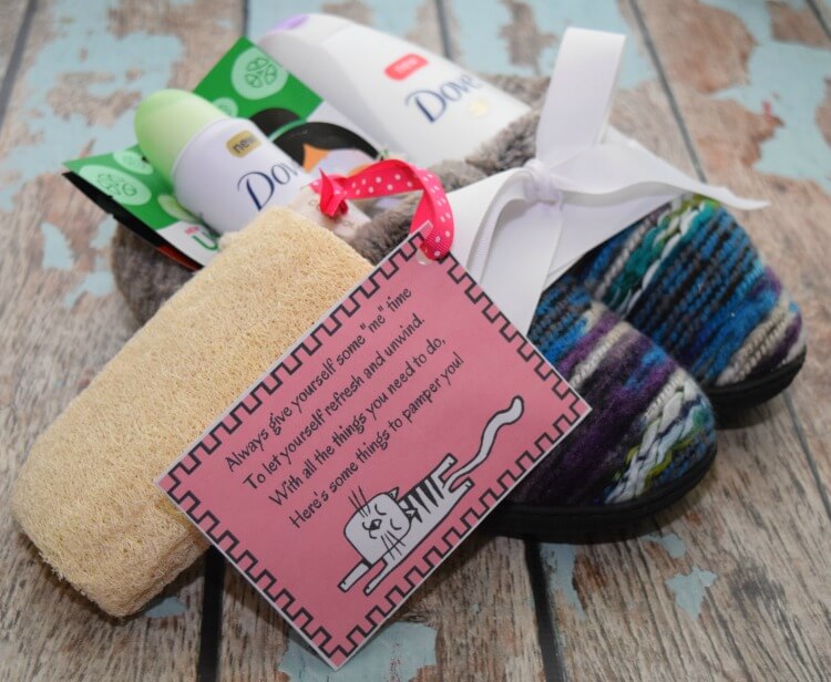 Make a new mom a pampering slippers kit w #free #printables! #PamperWithPeony #ad 