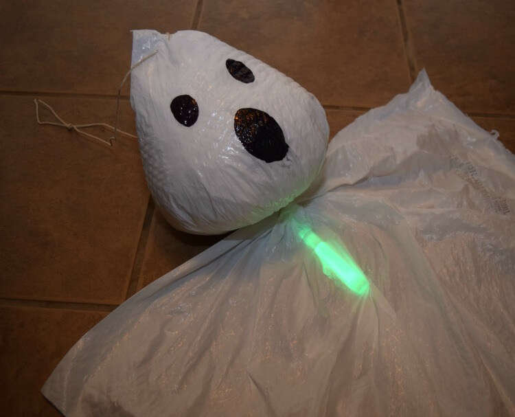 DIY: Plastic Bag Ghosts – Mommy & Matchbox Cars