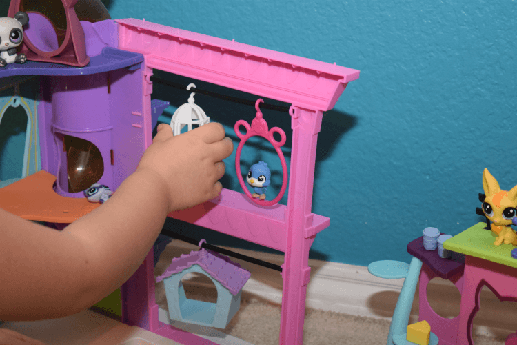 Looking for creative play for the kids? Check out our review for #LittlestPetShop playsets! #ad