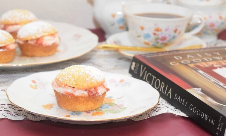 Check out my review for #VictoriaNovel & get the recipe for Victoria Sponge Cupcakes #ad @StMartinsPress @SheSpeaksUp