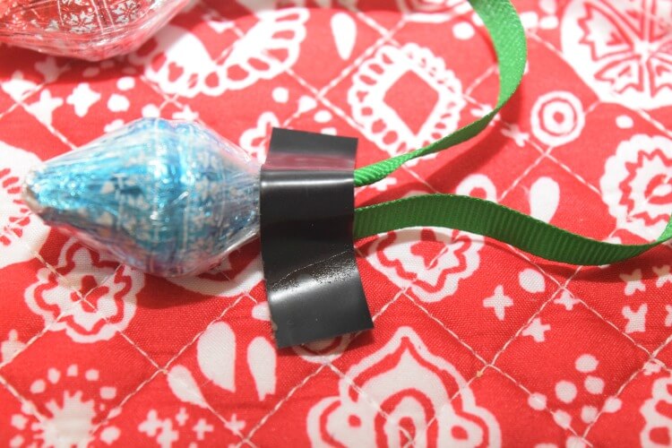 Accessorize your Ugly Sweater w/a HERSHEY’S KISSES KISSMAS SWEATER Chocolates necklace! #ad