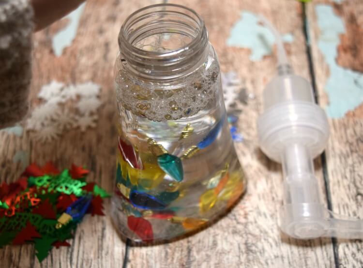 Make it a #ScotchBriteCleanHoliday w easy #DIY Holiday Liquid Soap! #ad 