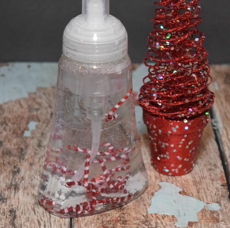Make it a #ScotchBriteCleanHoliday w easy #DIY Holiday Liquid Soap! #ad 