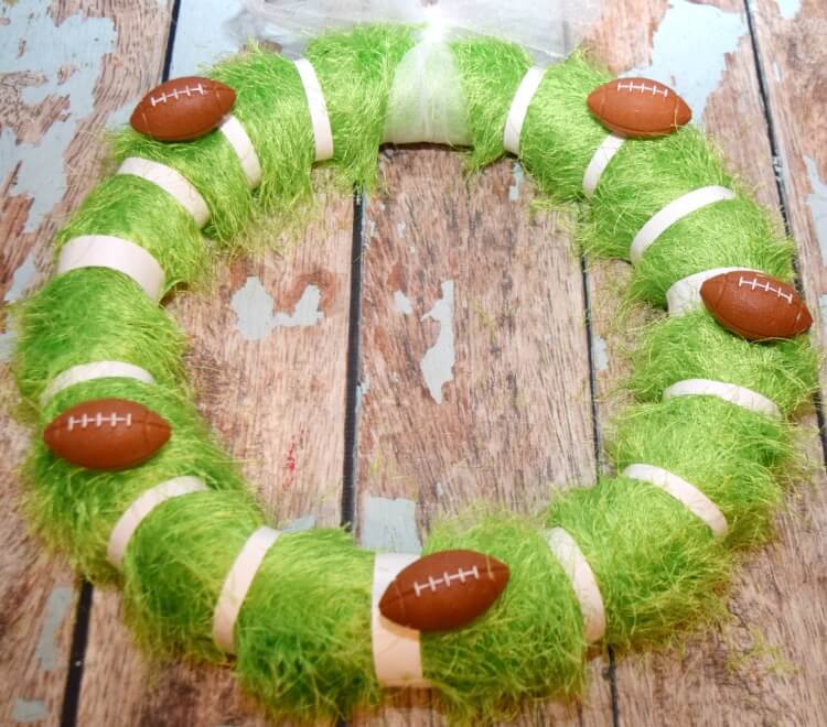 Make this easy DIY Football Wreath just in time for the Big Game! #ad #TheNewFanFavorites