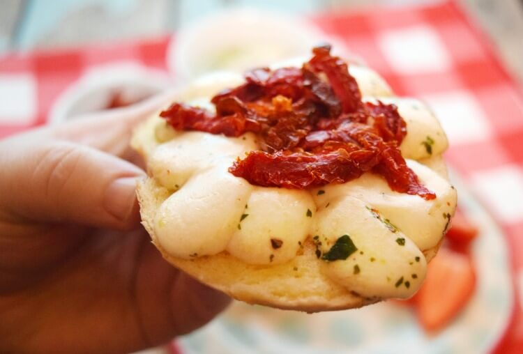 Easy Caprese Bagels are perfect for breakfast for the family! #ad #BagelMyWay