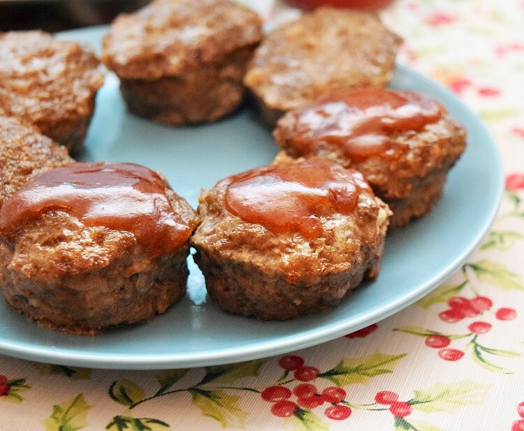 Make meatloaf quicker as Saucy Meatloaf Muffins w/yummy 2-ingredient sauce! #KetchupWithFrenchs #ad