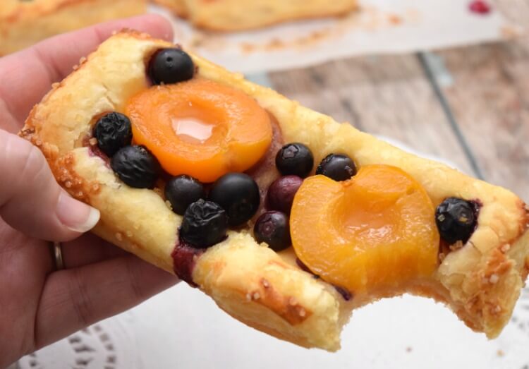 Apricot Blueberry Puff Pastry Tart - so easy & so delicious! #food #dessert