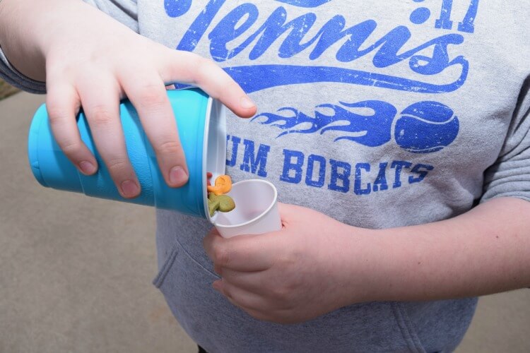 It's #GoldfishGameTime w Goldfish Crackers in a Bucket w/supplies @walmart & @GoldfishSmiles #ad