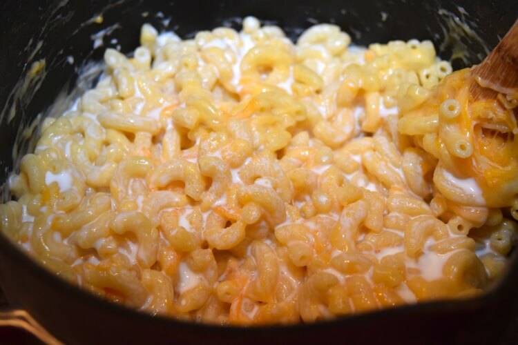 Easy Stove Top Homemade Macaroni & Cheese - less than 15 min! #yum #food