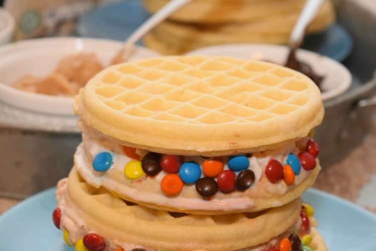 You can make Easy Waffle Ice Cream Sandwiches! #ad #EggoWaffleBar