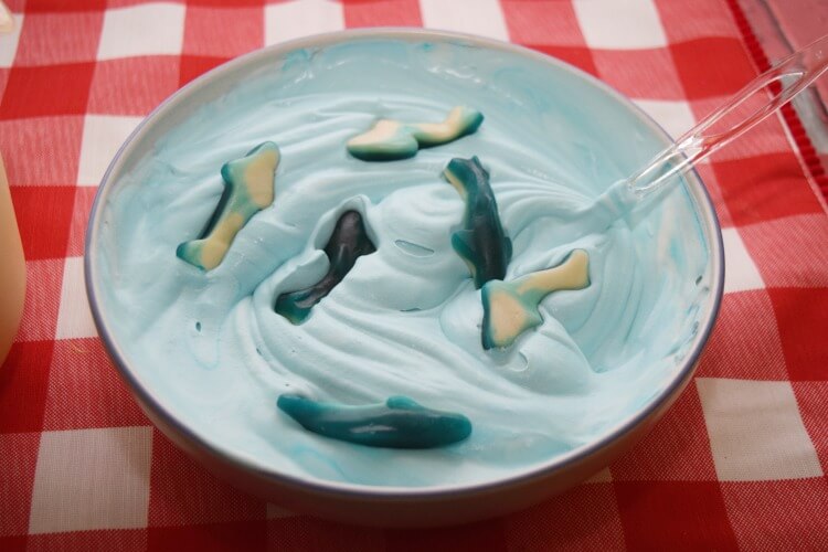 Great White Shark Ice Cream - no churn style for Jaws movie night! #MovieMondayChallenge #icecream