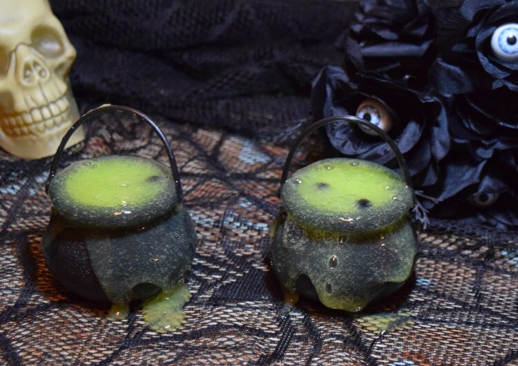Make Witch's Brew Slime for #Halloween & #ThinkOutsideTheWipe w @Huggies! AD