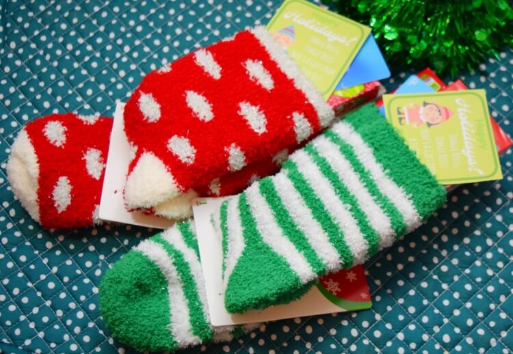 Make these Mini Christmas Stocking Gifts for Teachers or anyone! #ad #SaveMoneyGiveBetter2017 @InComm