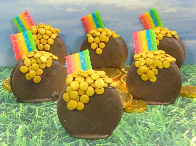 See how to make these pot o'gold cookies and learn some interesting facts about leprechauns!