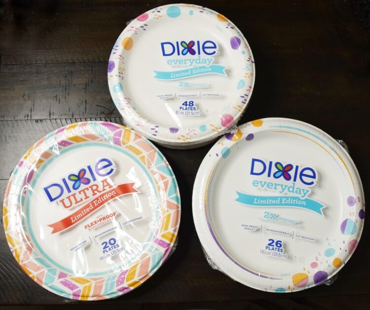 Dixie disposable plates are the perfect solution for kids crafts like edible paint! #ad @DollarGeneral #DixieSummerDG