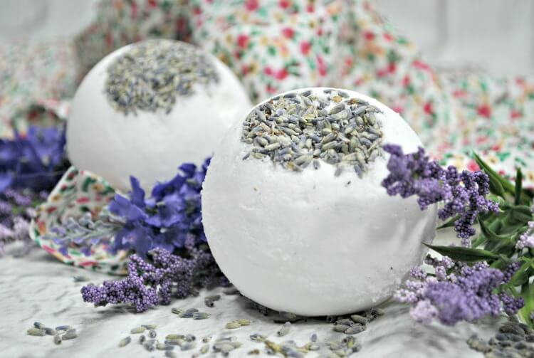 How to make DIY Lavender Bath Bombs | The TipToe Fairy