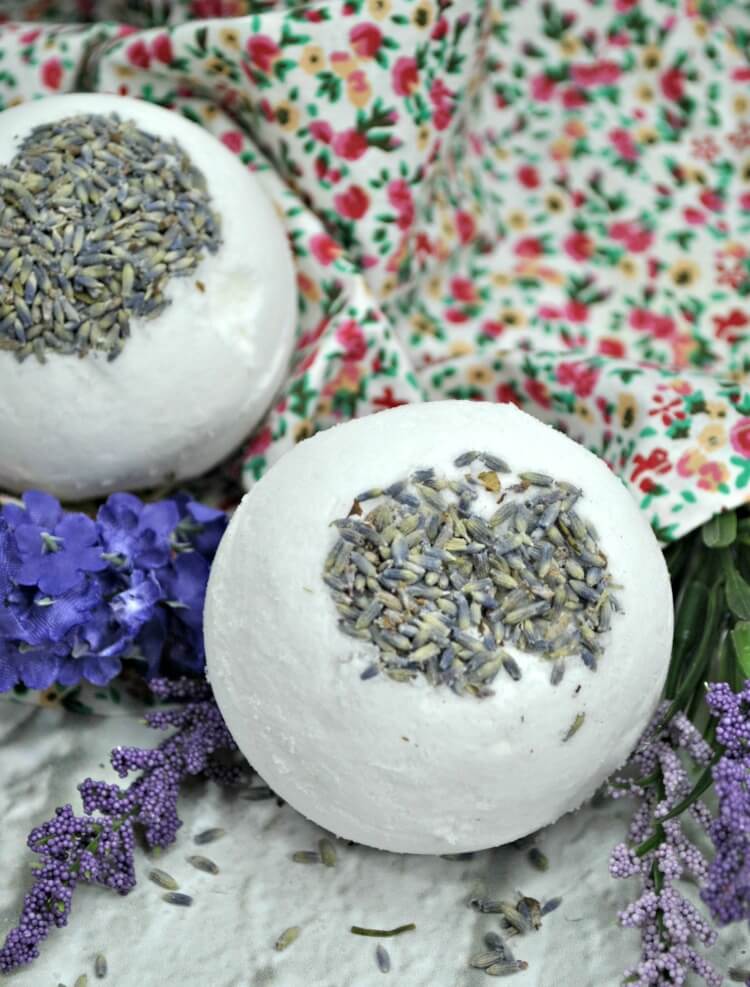 Easily make her some relaxing Lavender Bath Bombs. 