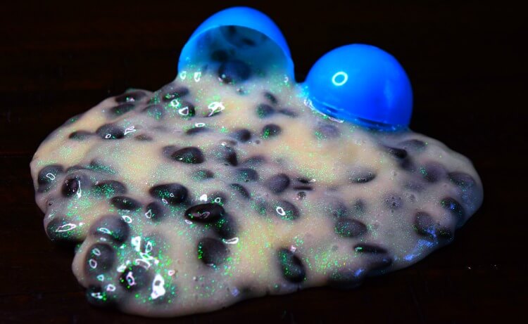 Make this fun Glowing Alien Rock Slime with glow in the dark glitter glue