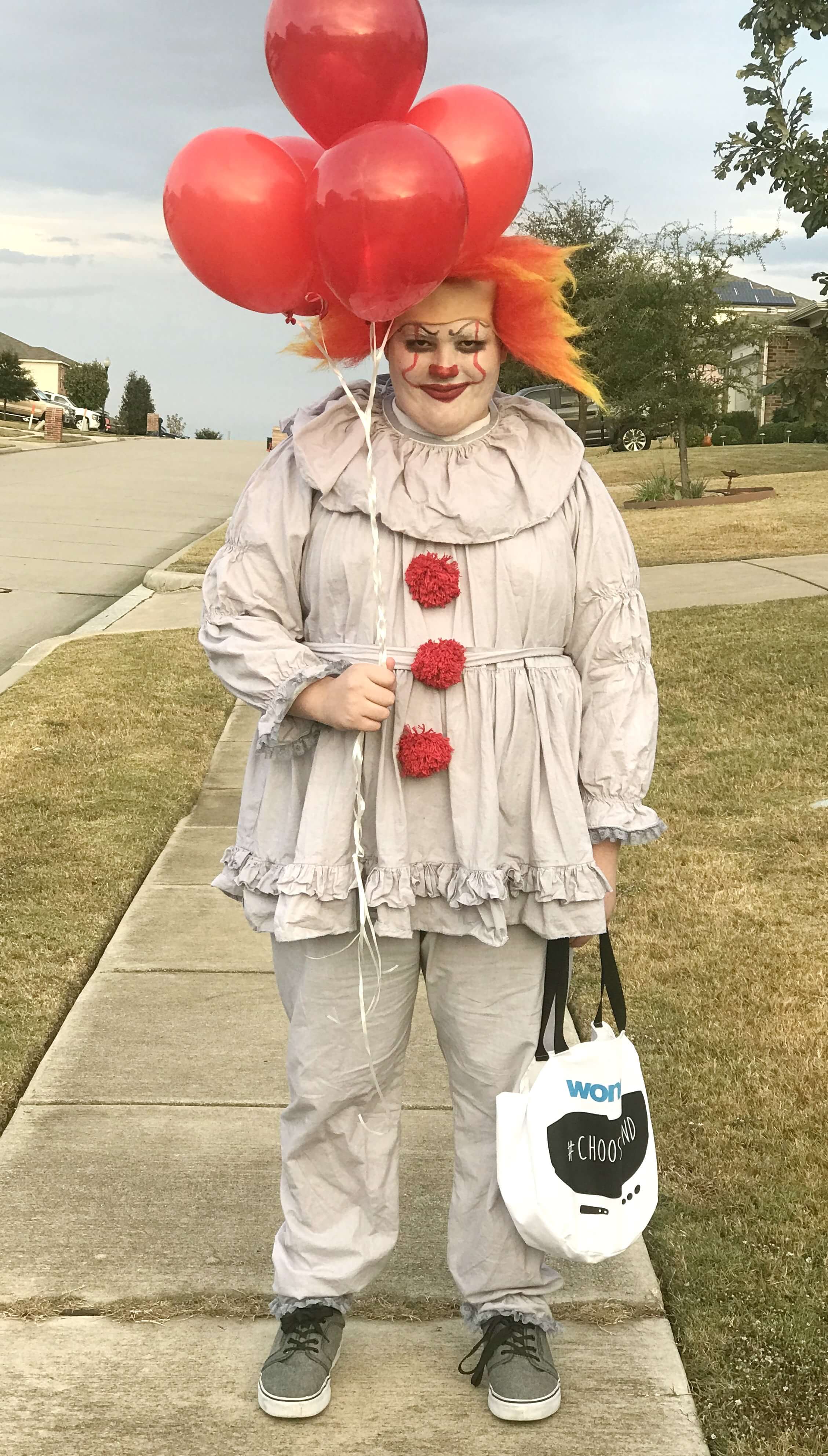 How To Make An Diy Easy Pennywise Clown Costume For Halloween The Tiptoe Fairy